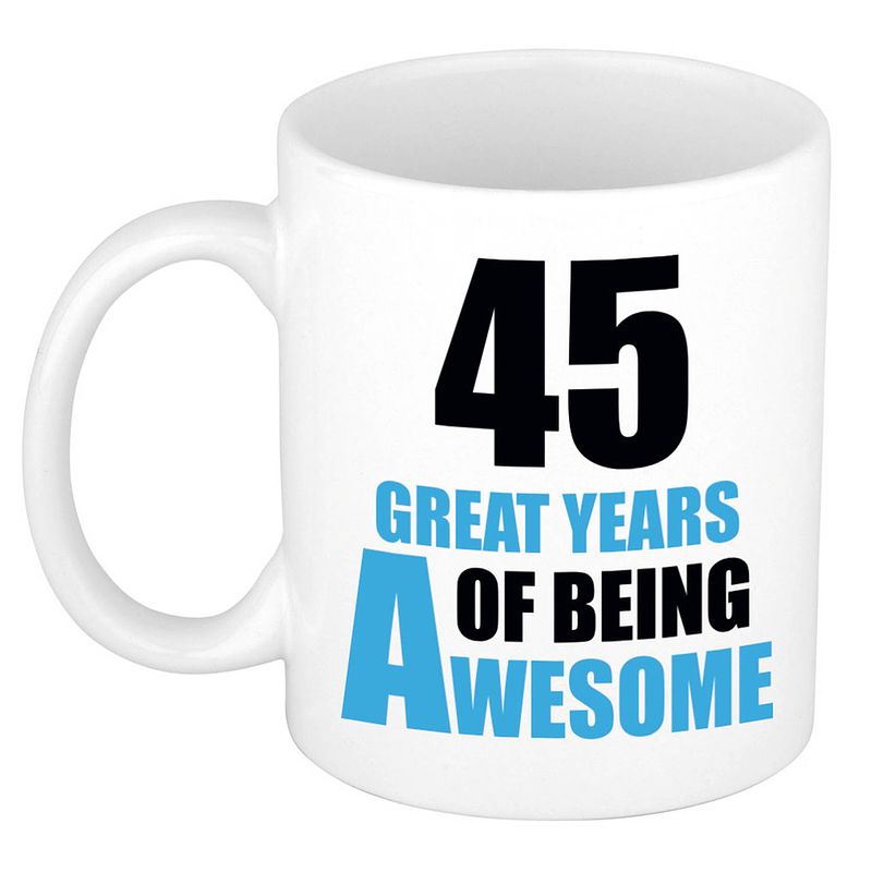 Foto van 45 great years of being awesome cadeau mok / beker wit en blauw - feest mokken