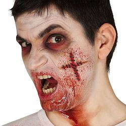 Foto van Halloween nep wond - litteken - incl. lijm - bloed - horror thema - verkleedaccessoire - verkleed tatoeages