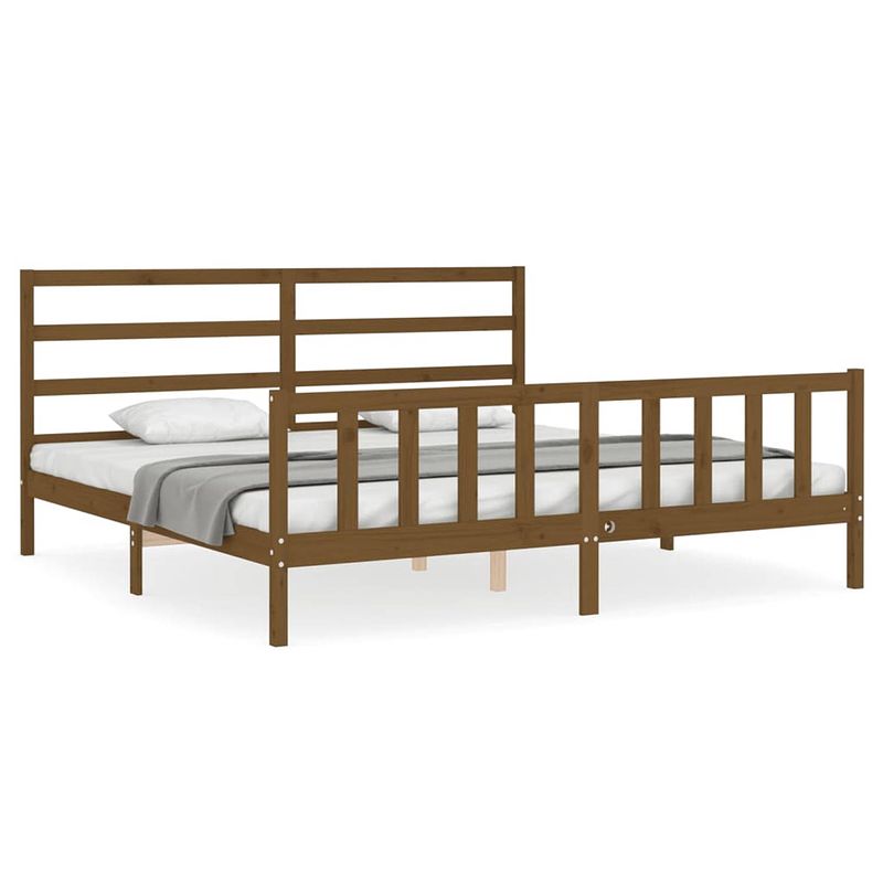 Foto van The living store houten bedframe - massief grenenhout - 205.5 x 205.5 x 100 cm - honingbruin