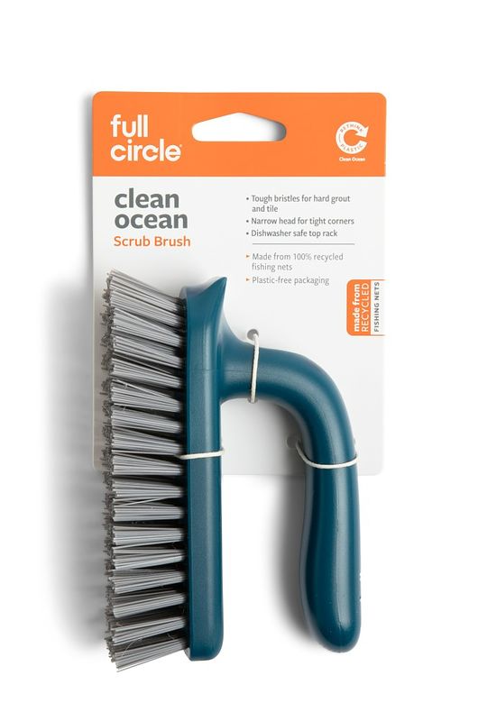 Foto van Full circle scrub brush clean ocean