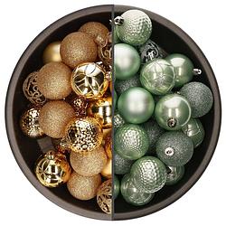 Foto van 74x stuks kunststof kerstballen mix van mintgroen en goud 6 cm - kerstbal