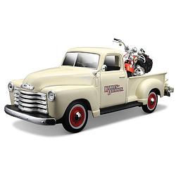 Foto van Schaalmodel chevrolet 3100 pick-up 1950 met harley davidson motor 1:24 - speelgoed auto schaalmodel