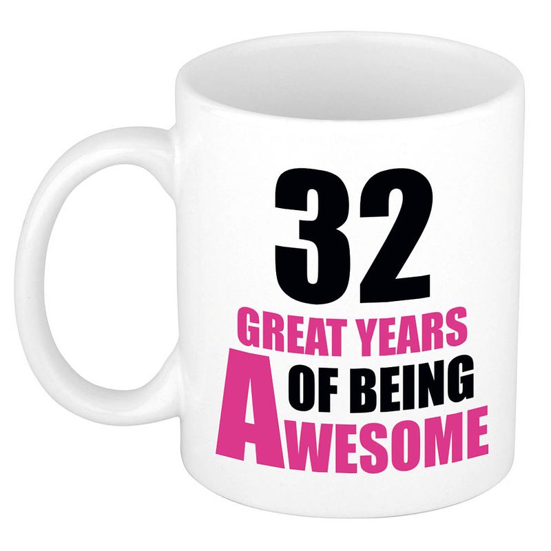 Foto van 32 great years of being awesome cadeau mok / beker wit en roze - feest mokken