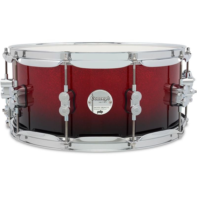 Foto van Pdp drums concept maple red to black fade lacquer 14 x 6.5 inch snaredrum