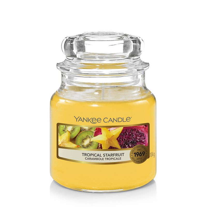 Foto van Yankee candle geurkaars small tropical starfruit - 9 cm / ø 6 cm