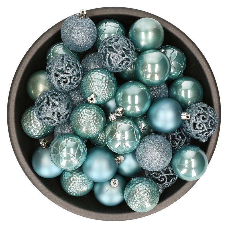 Foto van 37x stuks kunststof kerstballen ijsblauw (arctic blue) 6 cm glans/mat/glitter mix - kerstbal