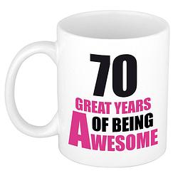 Foto van 70 great years of being awesome cadeau mok / beker wit en roze - feest mokken