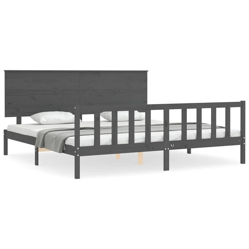 Foto van The living store bedframe - grenenhout - grijs - 205.5 x 205.5 x 82.5 cm - multiplex lattenbodem