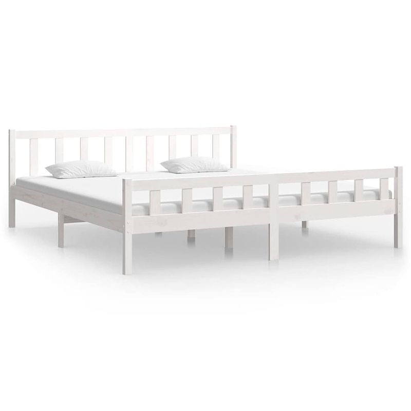 Foto van The living store bedframe classic - grenenhout - wit - 205.5 x 205.5 x 69.5 cm - geschikt voor matras van 200 x 200 cm