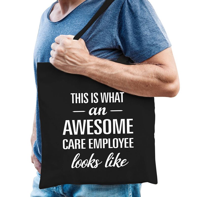 Foto van Awesome care employee/ zorgpersoneel cadeau tas zwart voor heren - feest boodschappentassen