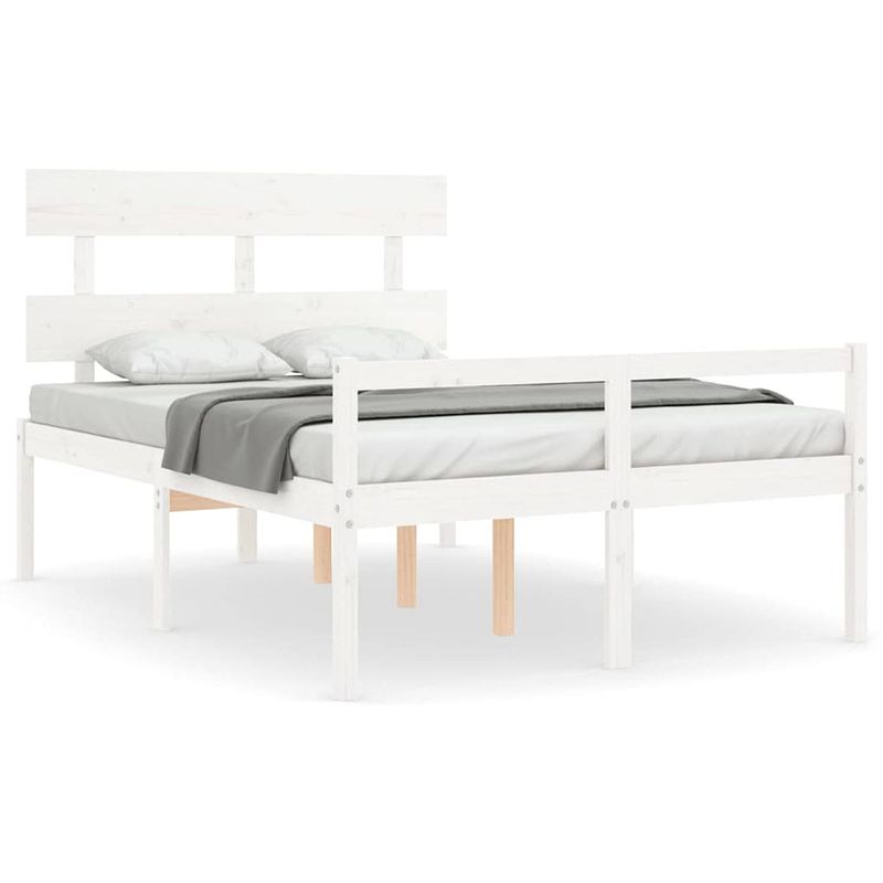 Foto van The living store bedframe - massief grenenhout - wit - 205.5 x 125.5 x 81 cm - geschikte matras- 120 x 200 cm - montage