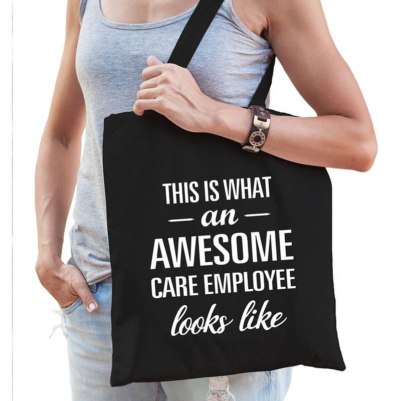 Foto van Awesome care employee/ zorgpersoneel cadeau tas zwart voor dames - feest boodschappentassen