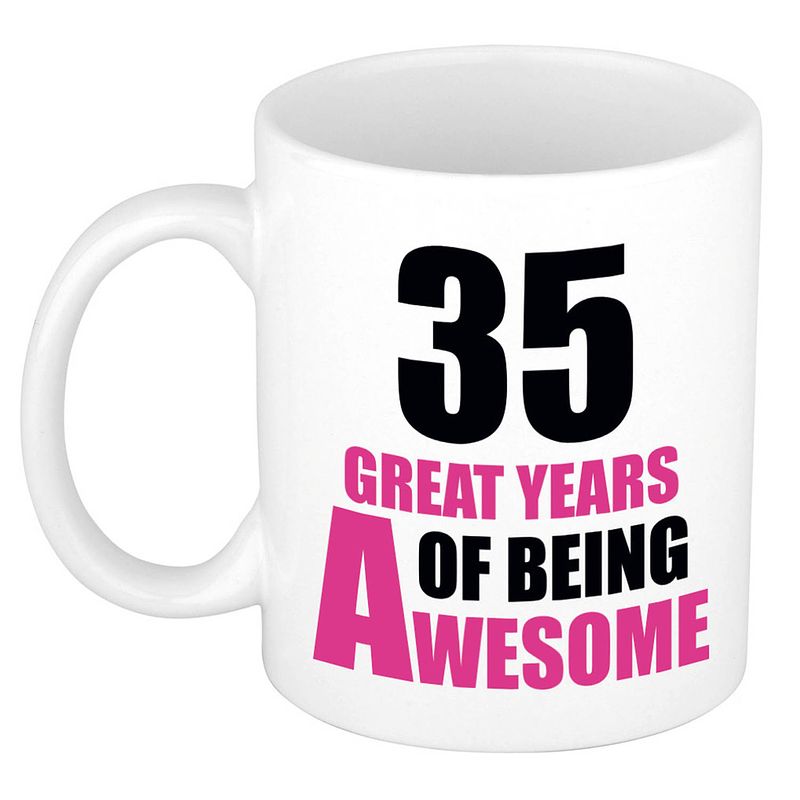 Foto van 35 great years of being awesome cadeau mok / beker wit en roze - feest mokken