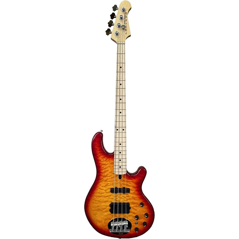 Foto van Lakland skyline 44-02 deluxe quilted maple top cherry sunburst gloss elektrische basgitaar