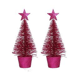 Foto van Set van 2x stuks glitter mini kerstboompjes fuchsia roze - kunstkerstboom