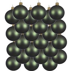 Foto van 24x glazen kerstballen mat donkergroen 6 cm kerstboom versiering/decoratie - kerstbal