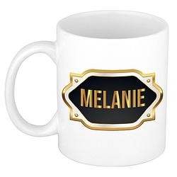 Foto van Naam cadeau mok / beker melanie met gouden embleem 300 ml - naam mokken