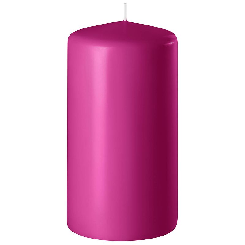 Foto van 1x fuchsia roze cilinderkaars/stompkaars 6 x 15 cm 58 branduren - stompkaarsen