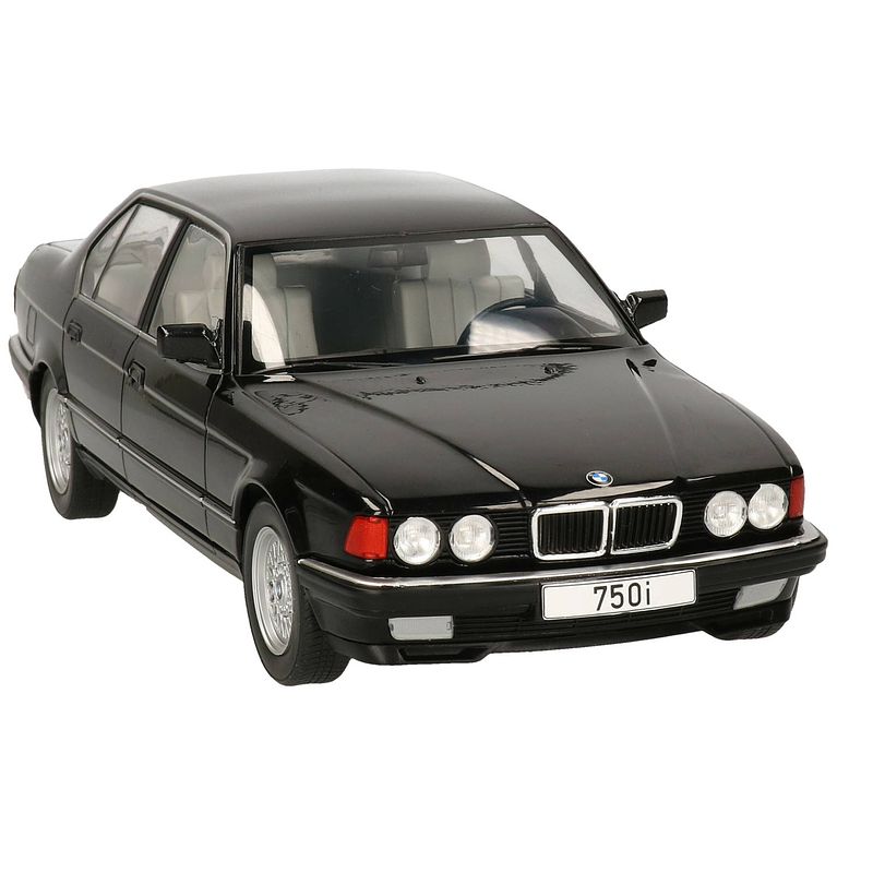 Foto van Modelauto/schaalmodel bmw 750i 1992 schaal 1:18/27 x 10 x 8 cm - speelgoed auto'ss