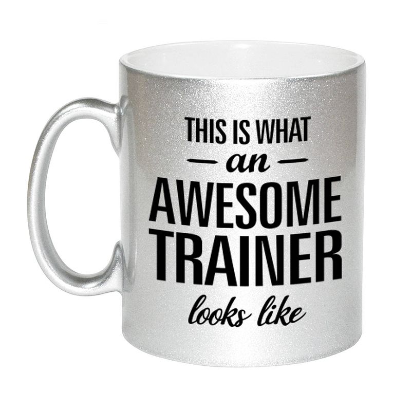 Foto van Awesome trainer cadeau mok / beker zilver 330 ml - feest mokken