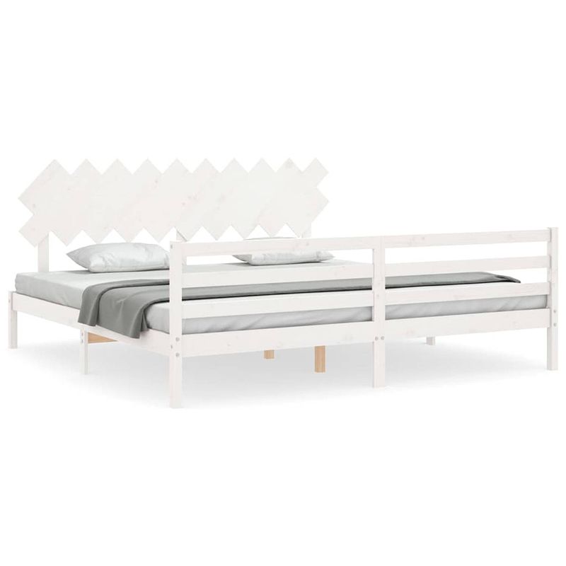 Foto van The living store bedframe - massief grenenhout - wit - 205.5 x 205.5 x 81 cm - multiplex lattenbodem