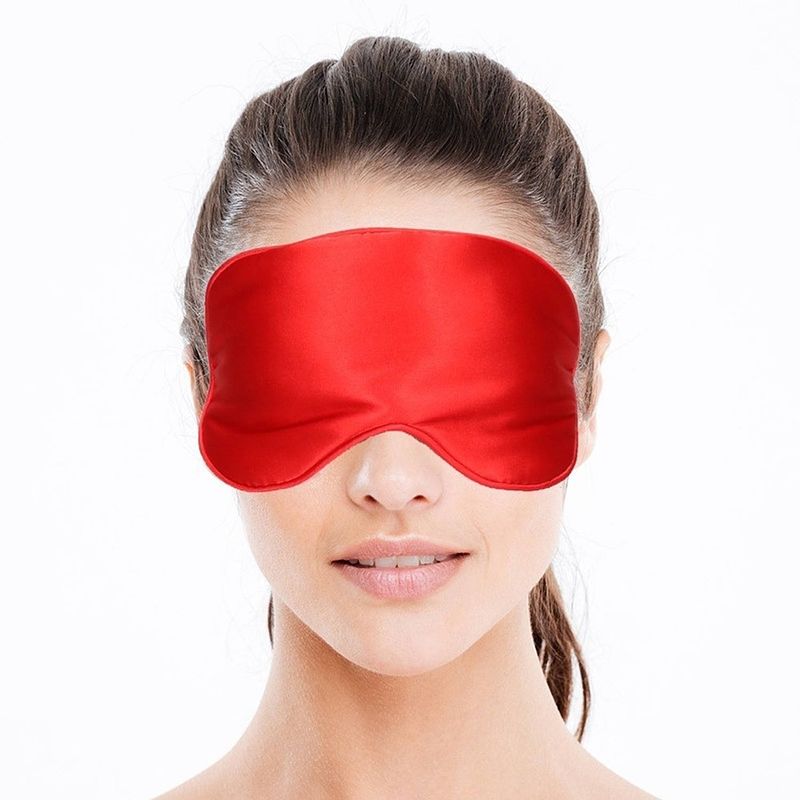 Foto van Comfortabel reismasker/ slaapmasker luxe rood - slaapmaskers