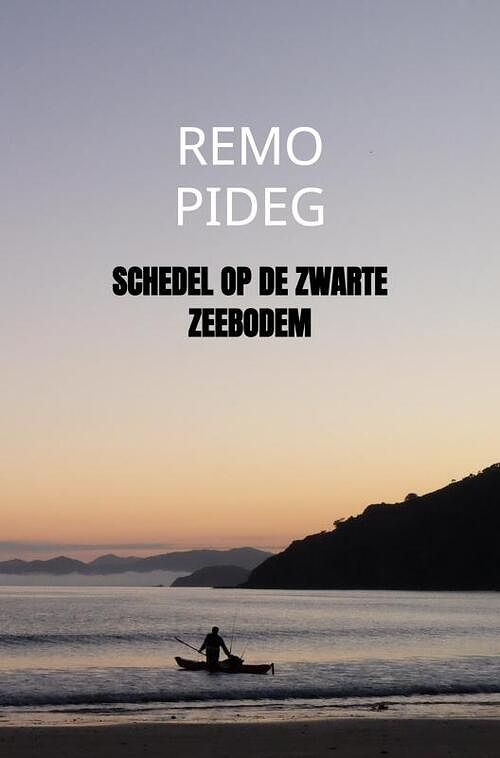 Foto van Schedel op de zwarte zeebodem - remo pideg - paperback (9789464357059)