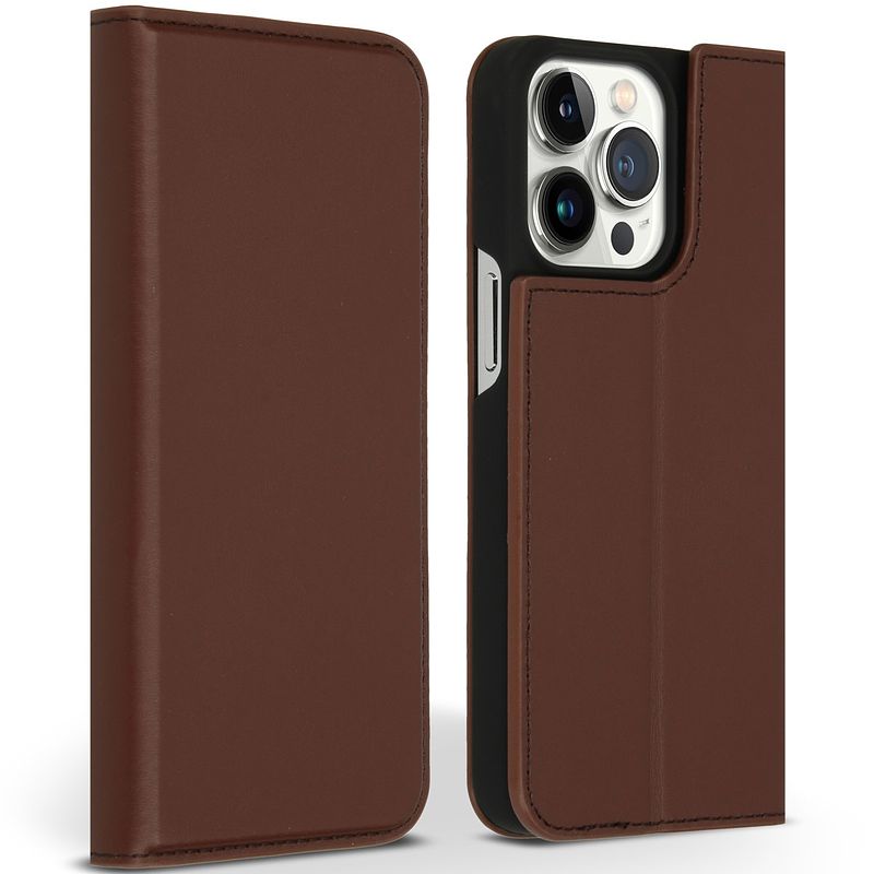 Foto van Accezz premium leather slim book case voor apple iphone 13 pro telefoonhoesje bruin