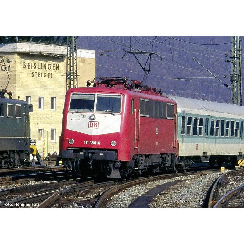 Foto van Piko h0 51857 h0 elektrische locomotief 111 orientrood van de db-ag