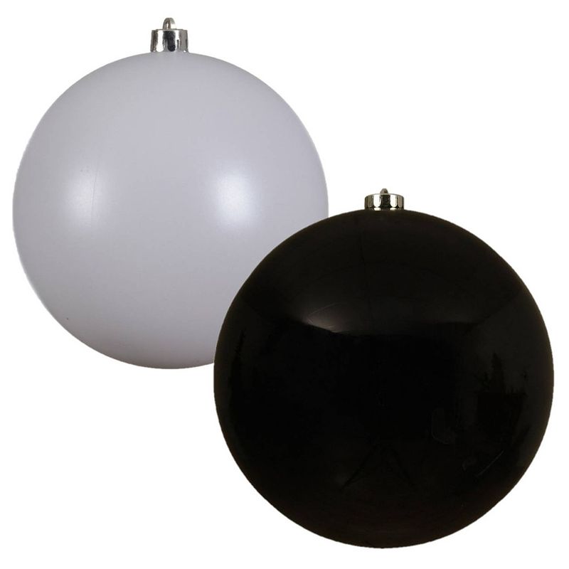 Foto van 2x stuks grote kerstballen van 20 cm glans van kunststof wit en zwart - kerstbal