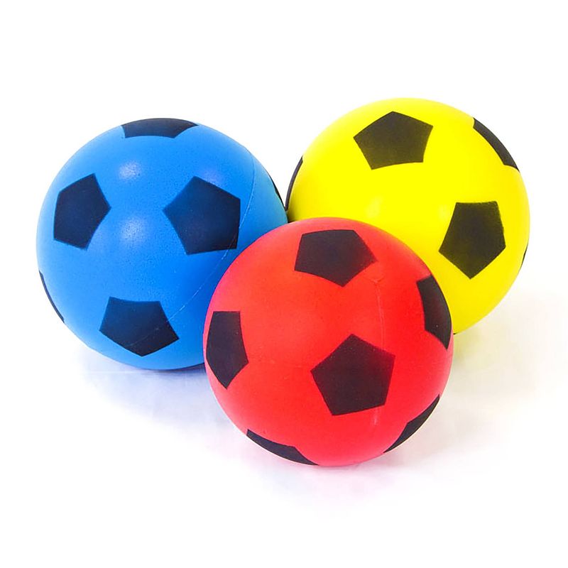 Foto van Voetbal 12 cm - soft/foam in vrolijke kleuren: geel, blauw, paars of rood