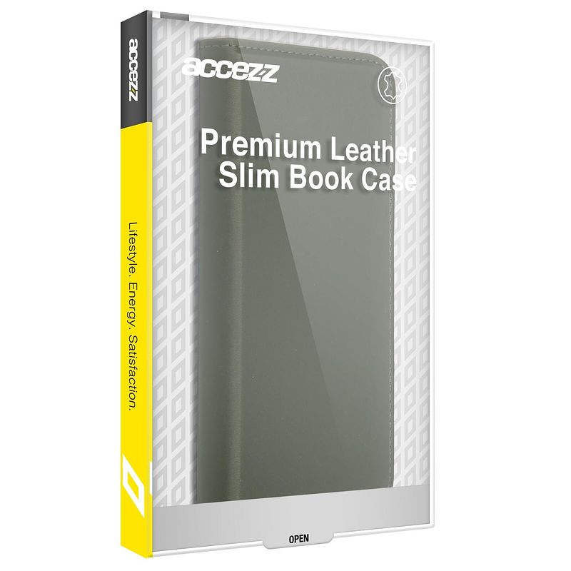 Foto van Accezz premium leather slim book case voor apple iphone 13 telefoonhoesje groen