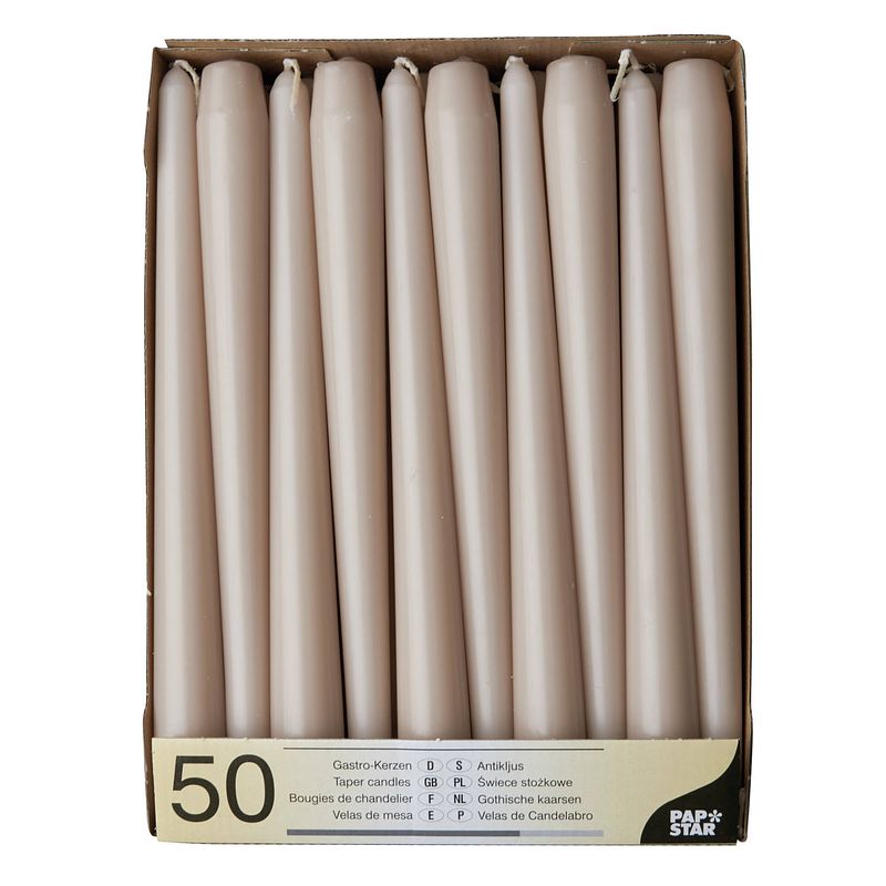 Foto van 50x stuks dinerkaarsen taupe bruin 25 cm - dinerkaarsen