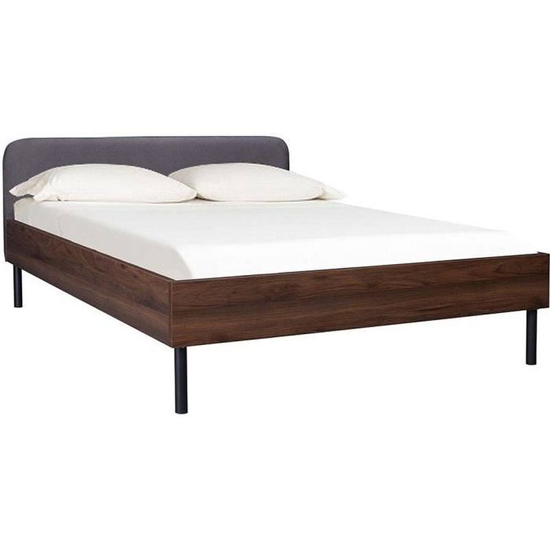 Foto van Lodge volwassen bed 140 x 190 cm - walnoot decor - metalen poten - inclusief bedbodem