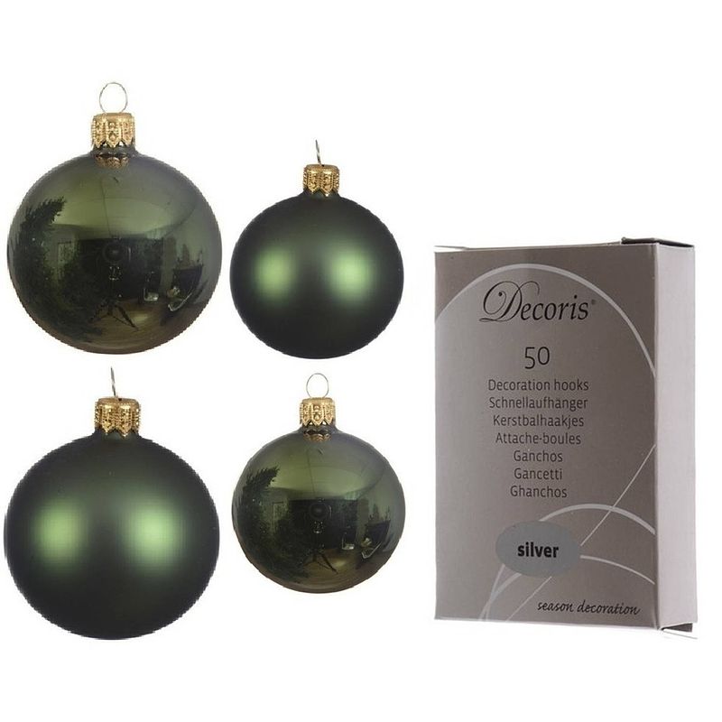 Foto van Glazen kerstballen pakket donkergroen glans/mat 38x stuks 4 en 6 cm inclusief haakjes - kerstbal