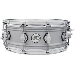 Foto van Dw drums ddsd5514macr design series aluminum 14 x 5.5 inch snaredrum