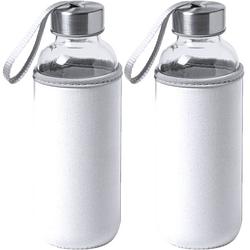 Foto van 2x stuks glazen waterfles/drinkfles met witte softshell bescherm hoes 420 ml - drinkflessen