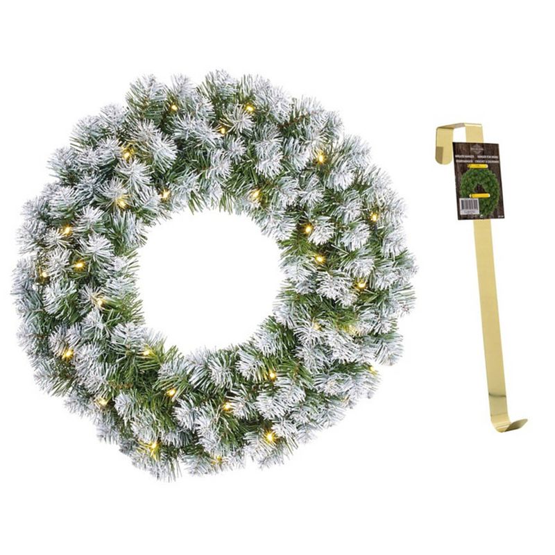 Foto van Kerstkrans/deurkrans groen met verlichting 30 lampjes en sneeuw 60 cm en met gouden hanger - kerstkransen