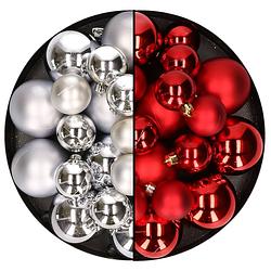 Foto van Kerstversiering kunststof kerstballen mix rood/zilver 4-6-8 cm pakket van 68x stuks - kerstbal