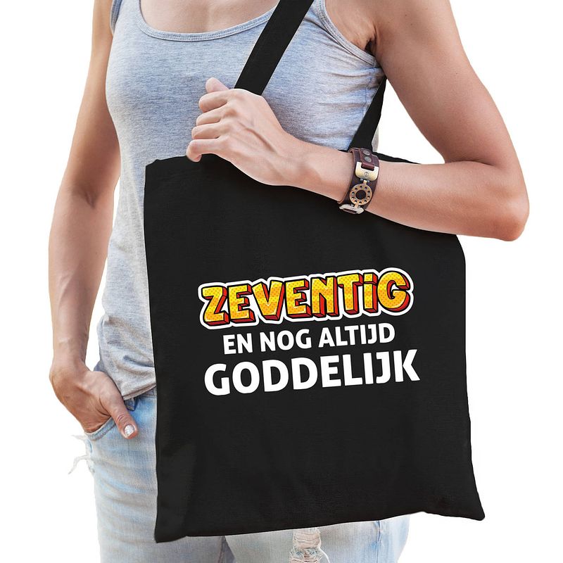 Foto van Zeventig en goddelijk verjaardag cadeau tas 70 jaar zwart voor dames - feest boodschappentassen