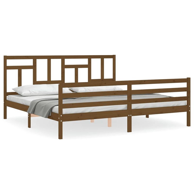 Foto van The living store bed the living store pine bedframe - 205.5 x 205.5 x 100 cm - honey brown