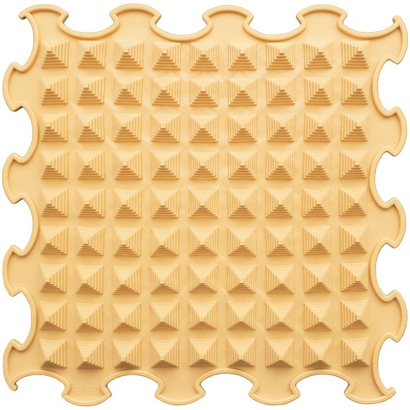 Foto van Ortoto sensory massage puzzle mat little pyramids caramel milk