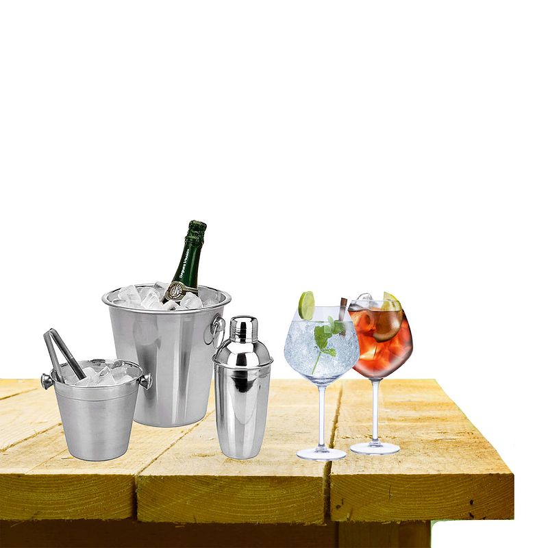 Foto van Complete bar set met 4x gin tonic cocktailglazen en cocktailshaker - cocktailglazen