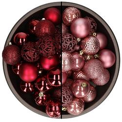 Foto van 74x stuks kunststof kerstballen mix van donkerrood en velvet roze 6 cm - kerstbal