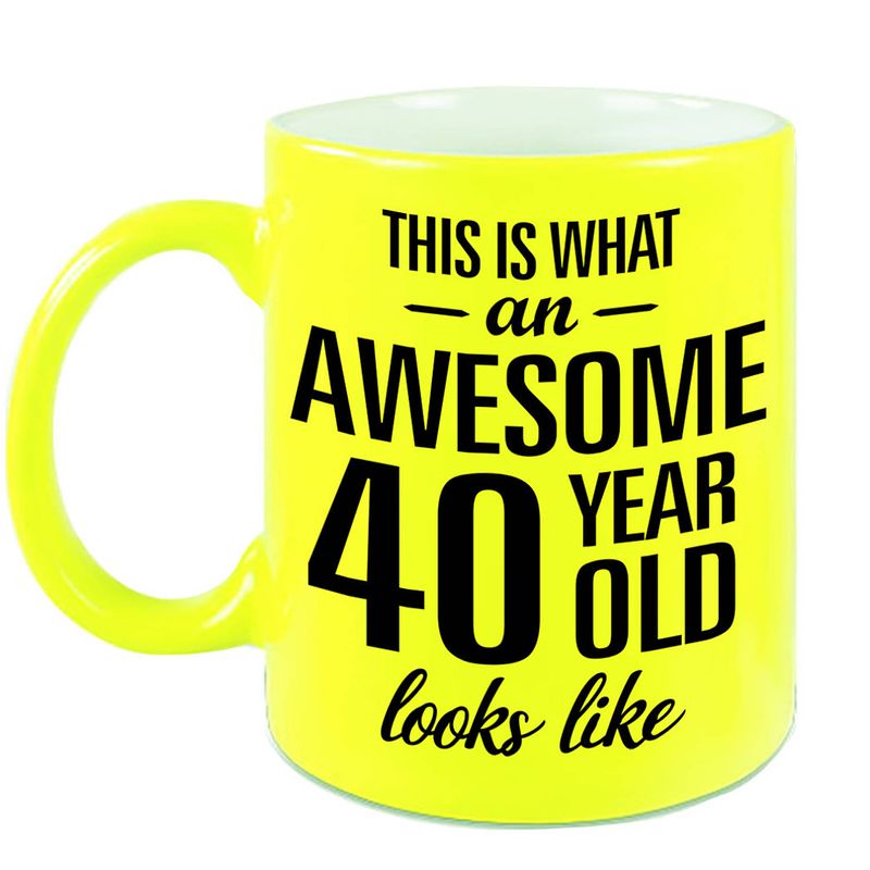 Foto van Awesome 40 year cadeau mok / beker neon geel 330 ml - feest mokken