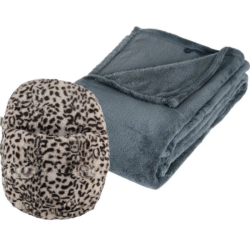 Foto van Fleece deken blauwgrijs 125 x 150 cm met voetenwarmer slof cheetah one size - voetenwarmers