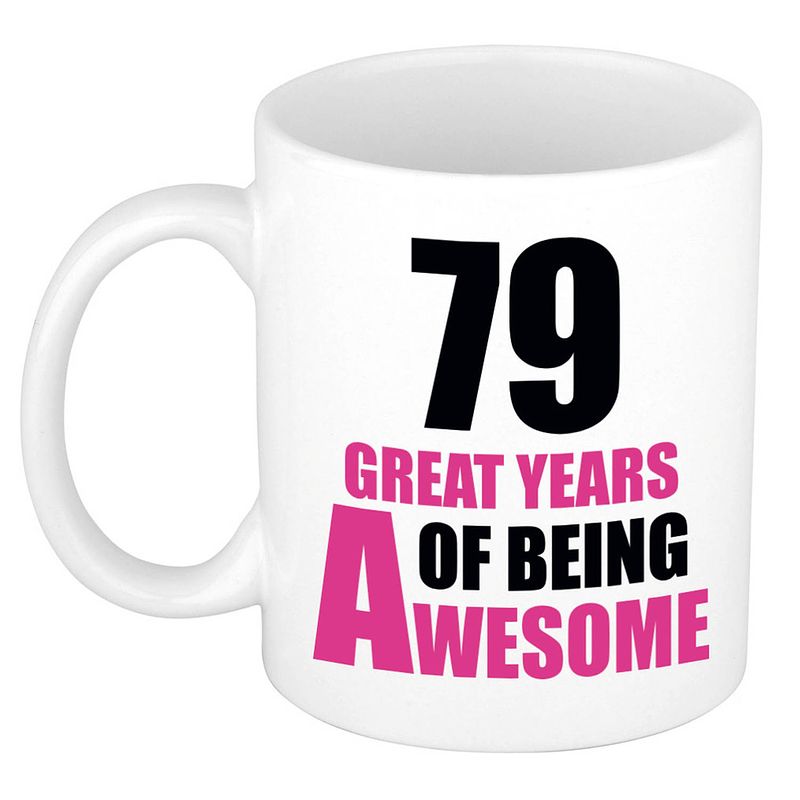 Foto van 79 great years of being awesome cadeau mok / beker wit en roze - feest mokken