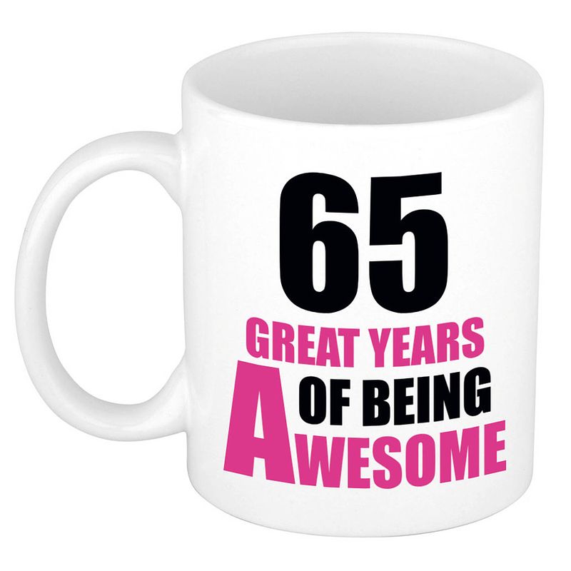 Foto van 65 great years of being awesome cadeau mok / beker wit en roze - feest mokken