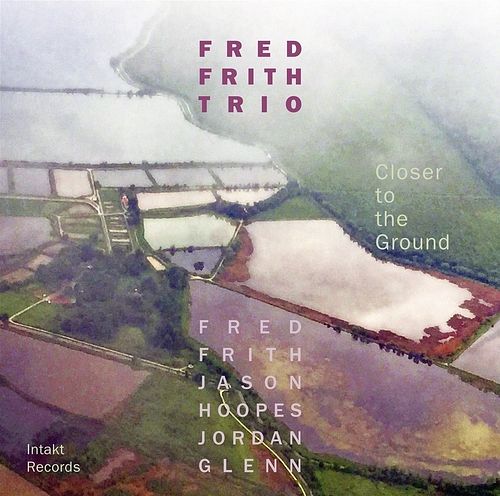 Foto van Closer to the ground - cd (7640120193126)