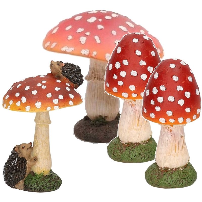 Foto van Decoratie paddenstoelen setje met 3x gewone paddenstoel en 1x met een egeltje - tuinbeelden